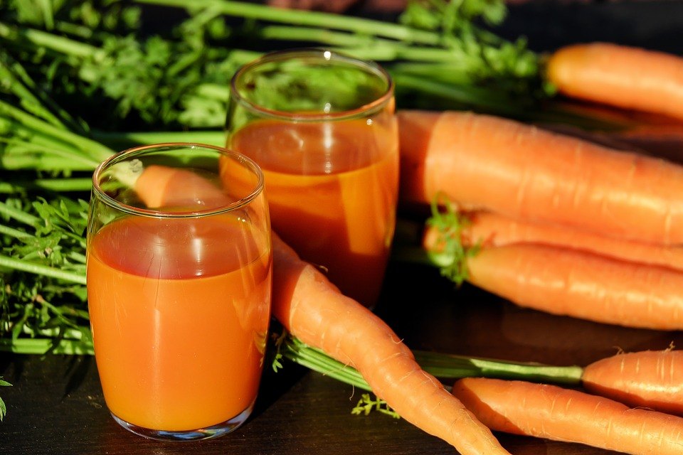 Best Juicers for Carrots 2020 - Guide & Reviews carrot juice